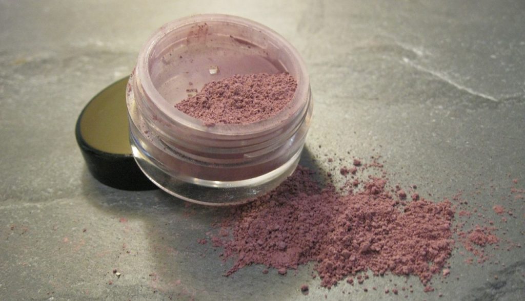 DIY loose eyeshadow