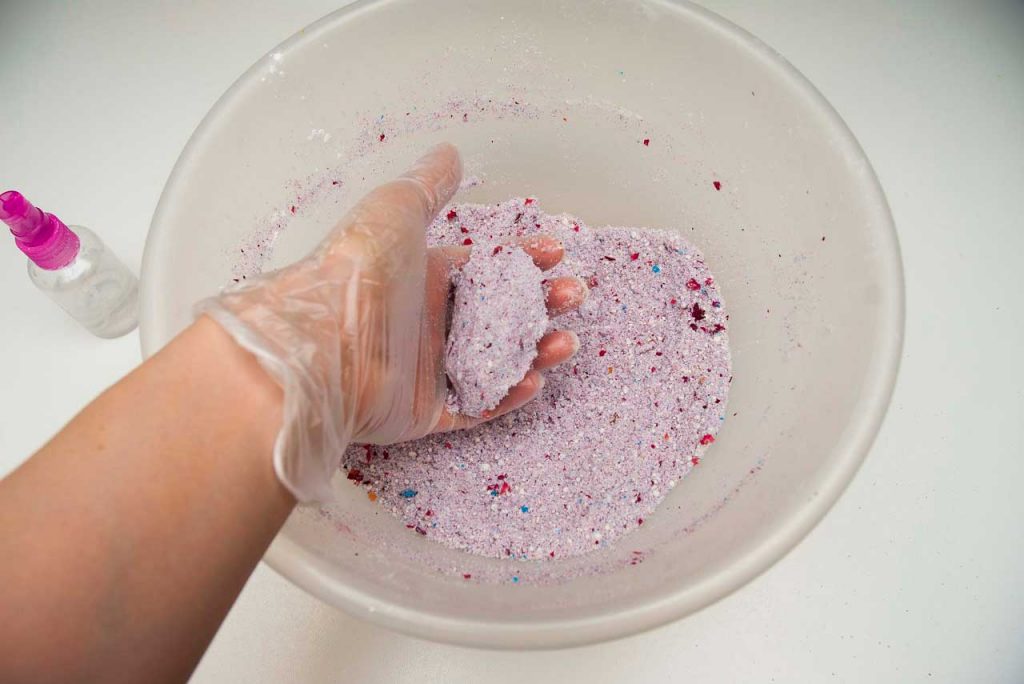 making bath bombs