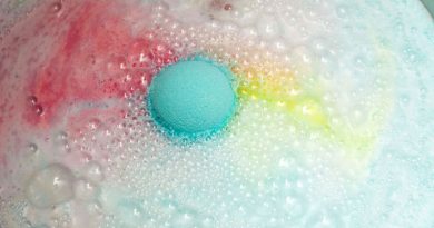 Surprise DIY bath bomb with hidden colors inside