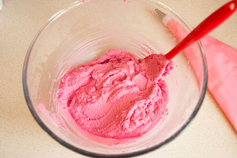 making cupcake bath bomb frosting from a 3 ingredient recipe