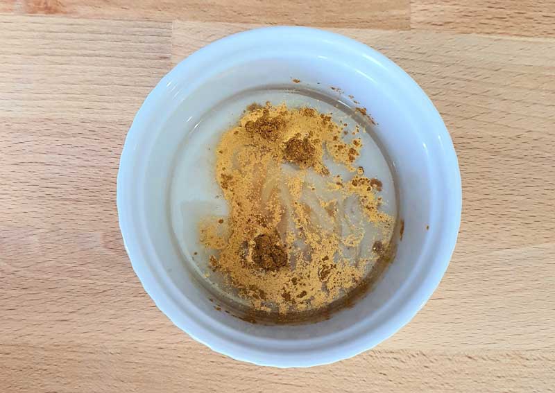 golden mica in oil for decorating DIY sugar scrub