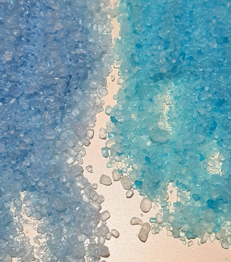 bath salts colored with liquid dye vs mica powder