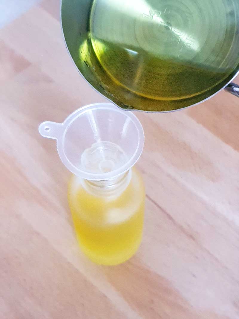 adding turmeric infused jojoba oil