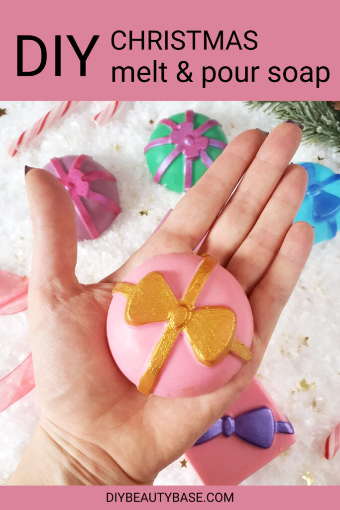 DIY Christmas melt and pour soap recipe that is easy and cheap to make as last minute gift. Made with a Christmas gift shaped soap mold