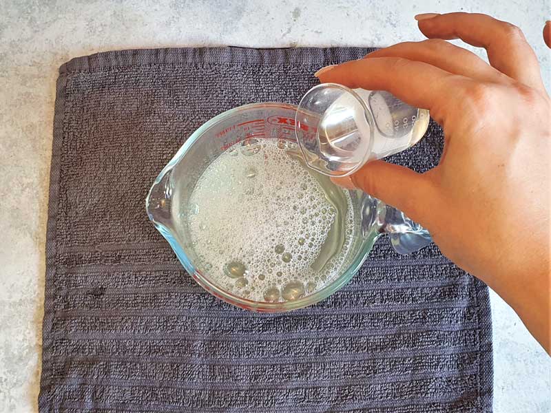 adding salt solution to liquid soap to thicken it